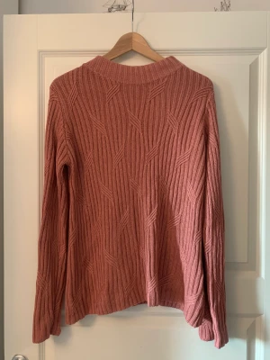 Rosa stickad tröja - Stickad tröja i rosa Som en strl L.