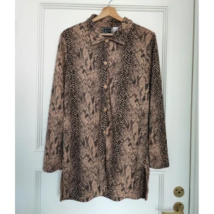 Designskjorta stl 40 - Djurmönstrad stl 40, Lennie by Nina Leonard