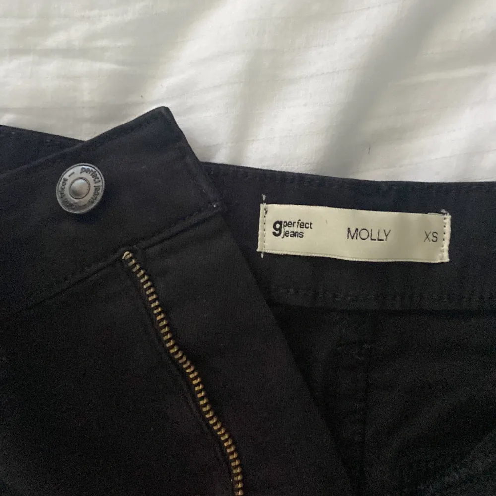 Mycket bra skick, inga defekter. Från Gina tricot, perfect jeans i modellen ”Molly”. Kjolar.
