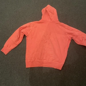 Oversized retro Hoodie  - Oversized retro Hoodie är XXL men har krympt i tvätten till XL 