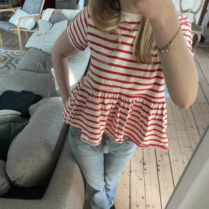 Volangtröja - Supersöt tröja från zara, i storlek s. Original pris 399kr. Tar emot prisförslag, men står ej för frakt💕