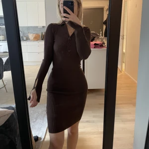 Klänning (aldrig använd) - En superfin klänning från Gina tricot (aldrig använd) 