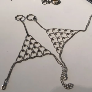 Hand smycken - Hand smycken som jag inte använder längre, fale diamanterna är lilla.