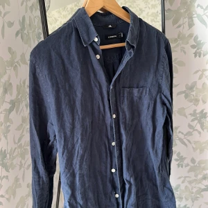 J.lindeberg linneskjorta  - Linneskjorta som inte har kommit till användning. Storlek S, skulle säga att den sitter mer som en M  Nypris = 1000kr 