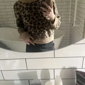 Supermysig tröja i leopardmönster som jag sällan använder 💗
