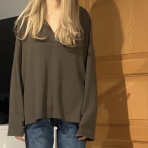 Tröja - Brun mjuk tröja i oversized!