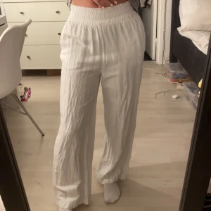Linnebyxor  - Linnebyxor från hm!! Super sköna och fina 🤍🤍