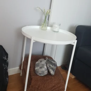 Brickbord  - Fint och nästan helt nytt! Vitt och origenarie pris=700! Kontakta vid pris och frakt!