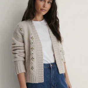 Kofta  - Biege superfin kofta från nakd, använd någon gång