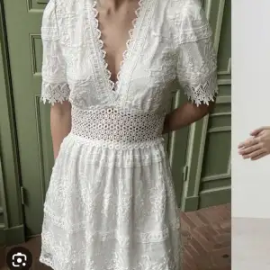 Söker denna klänning!!! Skriv till mig om ni har den❤️