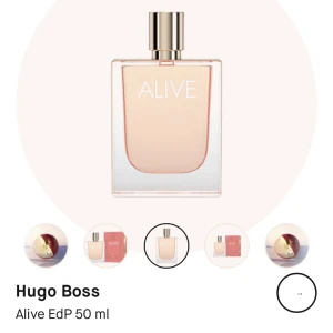 Hugo boss alive - Topp: Äpple, svarta vinbär, plommon, kanel & vanilj  Hjärta: Jasmin & timjan Bas: Cederträ, sandelträ, olivträ & nutkacypress