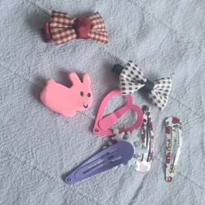 Sud och håspänen om ni har små syskon så kan ni köpa till de - Sud och hårspänen