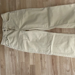 Perfect jeans - Perfect jeans från GinaTricot i storlek 36.🥰 Köparen står för frakt med PostNord.