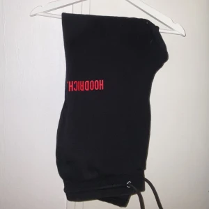 Hoodrich  - Säljer ett par hoodrich byxor som jag har haft på mig några gånger. Men sicket är ändå ganska bra😊 pris kan diskuteras!