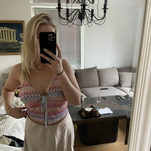 Somrigt linne - Använt ett par gånger bara, bra skick. Från HM har jag för mig. Säljer för 40kr.