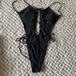 Baddräkt - Baddräkt med knytning Eller body / top med sett bar jeans