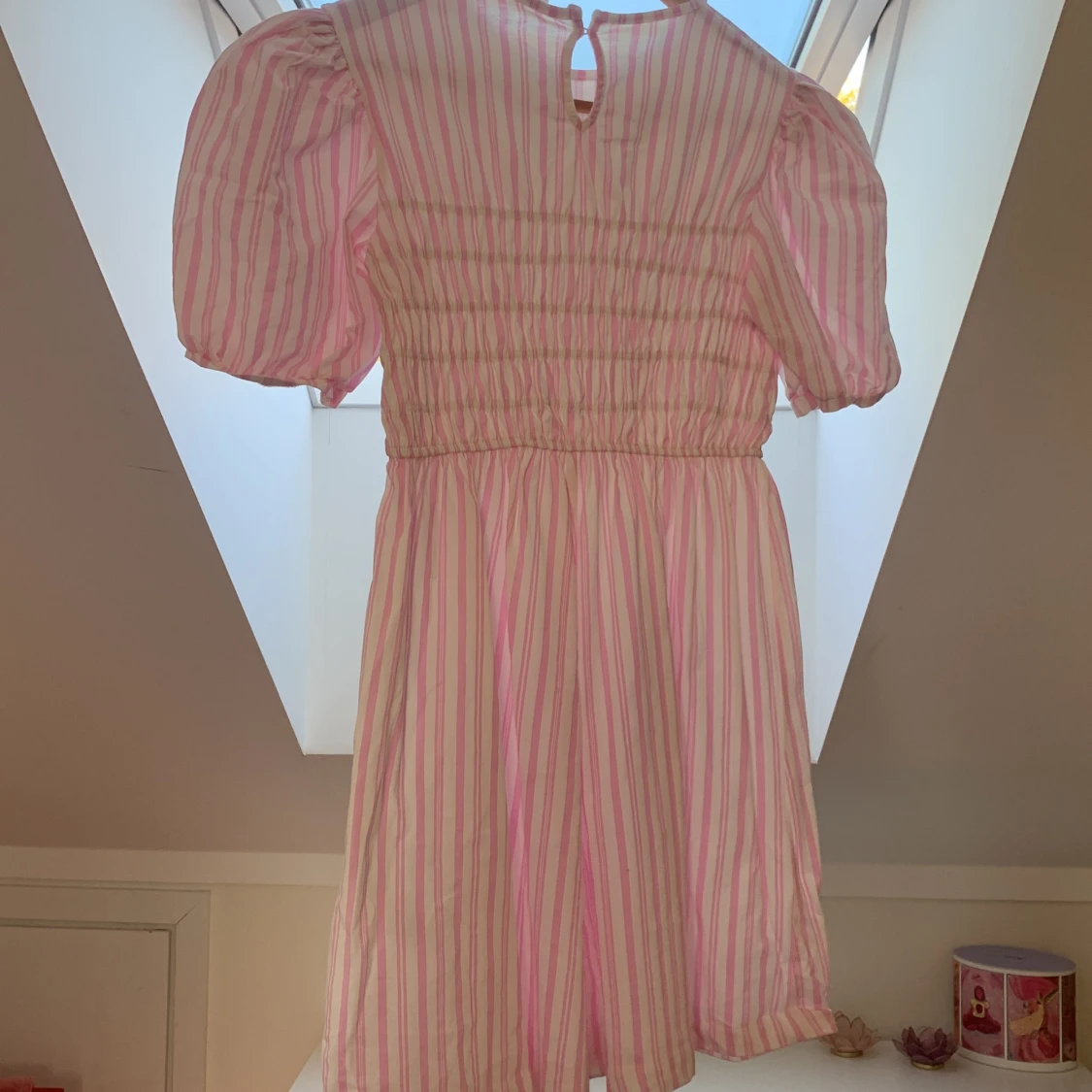 Fin Zara klänning helt oanvänd i toppen sik - 90