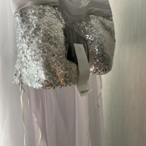 Klänning  - Vit maxi klänning stl 36.