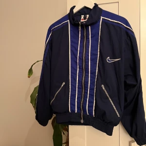 Nike vintage - Svinsnygga jacka, S Retro. Köpt för 700:-