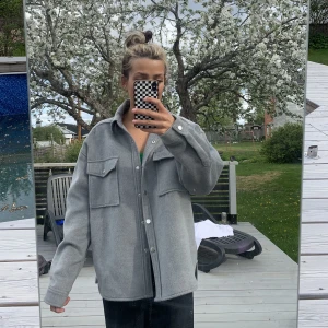 Kappa - Grå kappa från ginatricot i storlek 38 