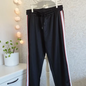 Byxor - Byxor från Boohoo, storlek 40.  Aldrig använda.
