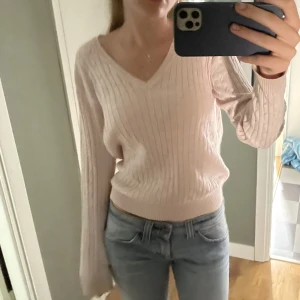 Stickad tröja - Söt rosa stickad tröja i jätte skönt material🩷