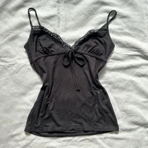 Linne - Supersöt svart linne med knytning