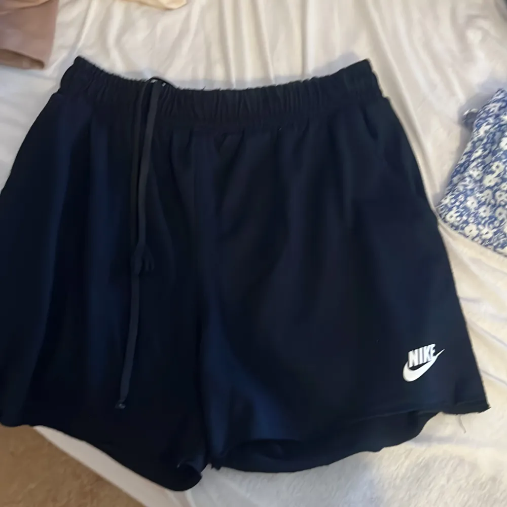 Nike shorts storlek M passar s och är stretc  Äkta Jätte sköna . Shorts.