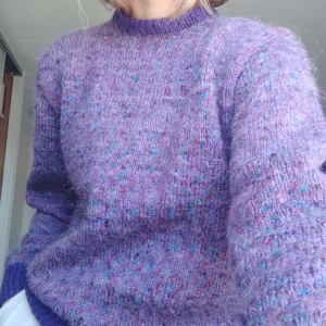 Stickad tröja - Superfin & unik hemmastickad tröja!!! Väldigt skön & bra passform. 