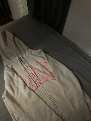 Tjock tröja - En helt ny alldrig andvänd GAP tröja 