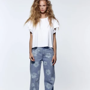 Vit t-shirts  - En vit t-shirt som jag aldrig har använd köp direkt för 150 ❤️