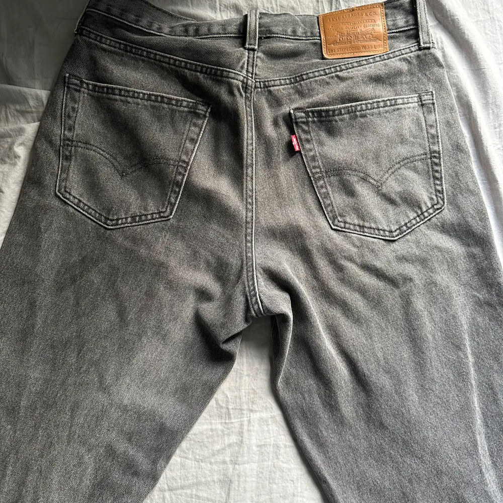 Grå Levis jeans Storlek W31 L34. Jeans & Byxor.