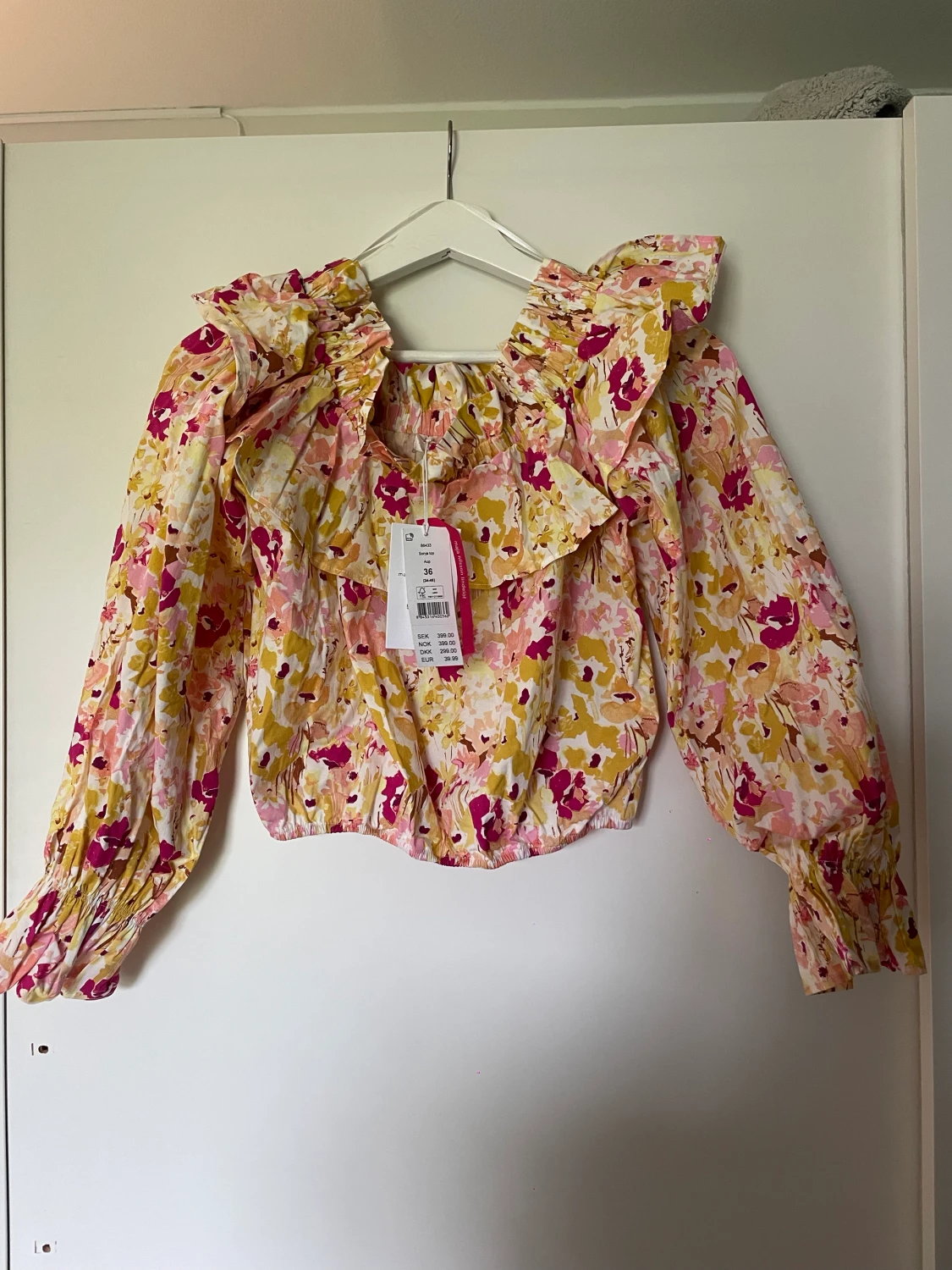 Blommig off shoulder blus