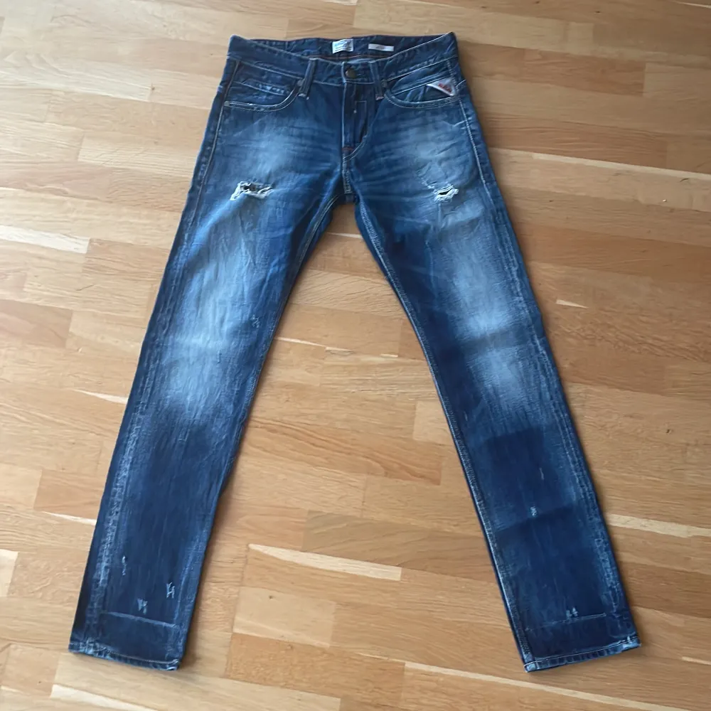 Ett par riktigt feta replay jeans i storlek 29/32. Pris går att diskuteras vid smidig affär!. Jeans & Byxor.