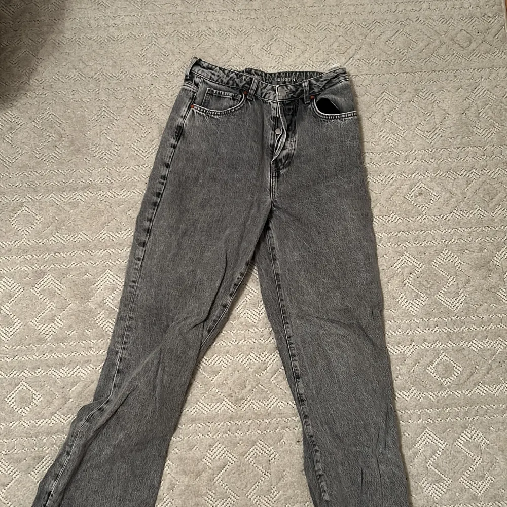 Superfina och jättesköna jeans från Bikbok, cirka 6 månader gamla i storlek 29/32. Jeans & Byxor.