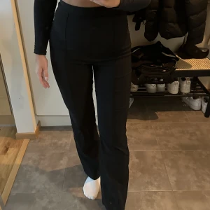 Kostymbyxor  - Kostymbyxor från Nelly, höga i midjan 