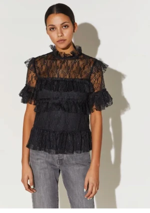 By Malina Topp  - By malina topp . Bra skick . Nypris 1599kr. 