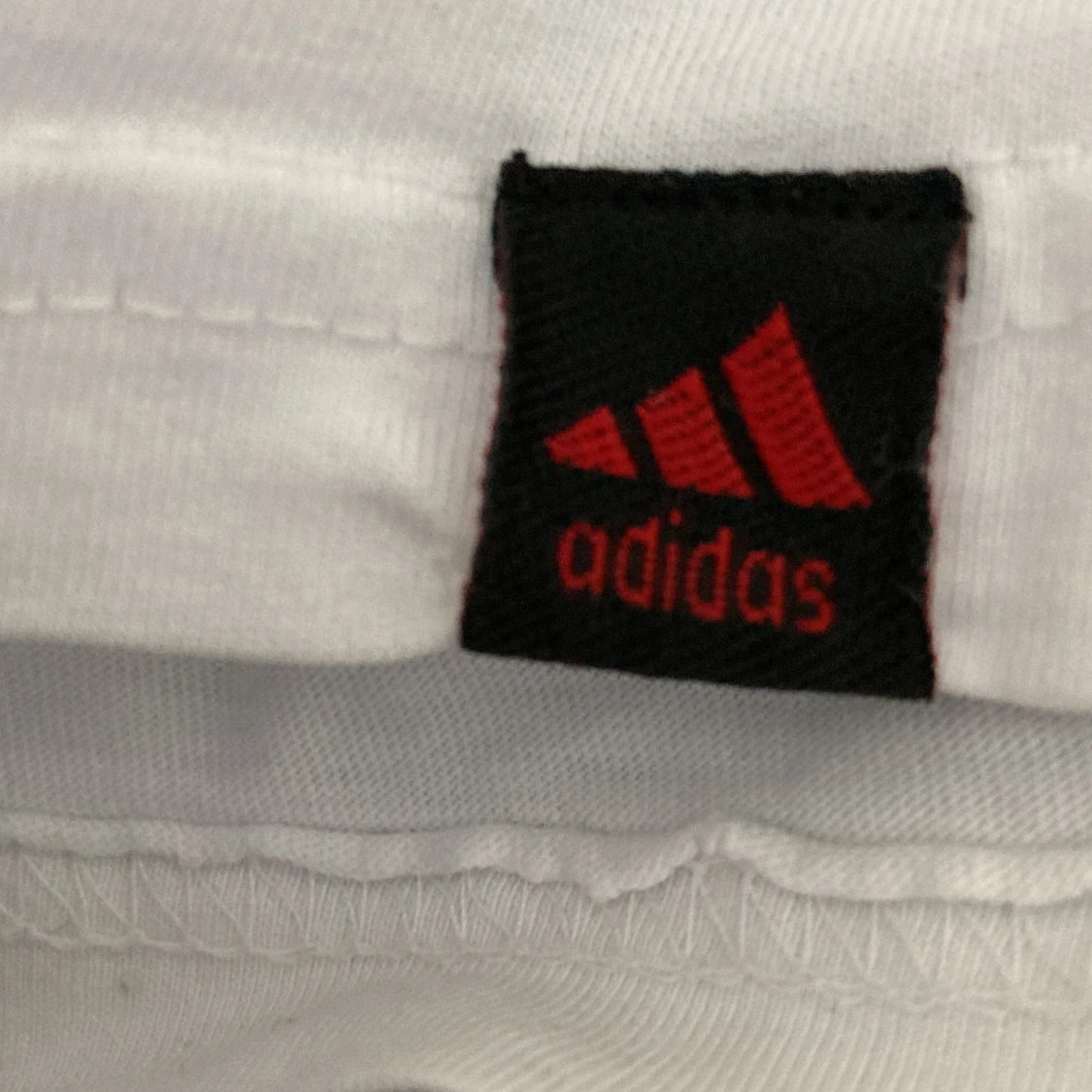  Vit adidas t shirt  - 91