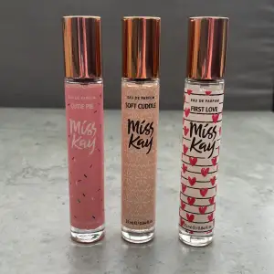 Miss kay parfym! Cutie Pie 25ml, Soft Cuddel 25ml och First Love 25 ml. Använda fåtal gånger. Säljer alla tillsammans för 100kr