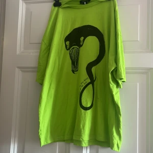 Billie Eilish Merch  - T shirt i storlek M.  Medel skick, ganska använd men inget som syns.