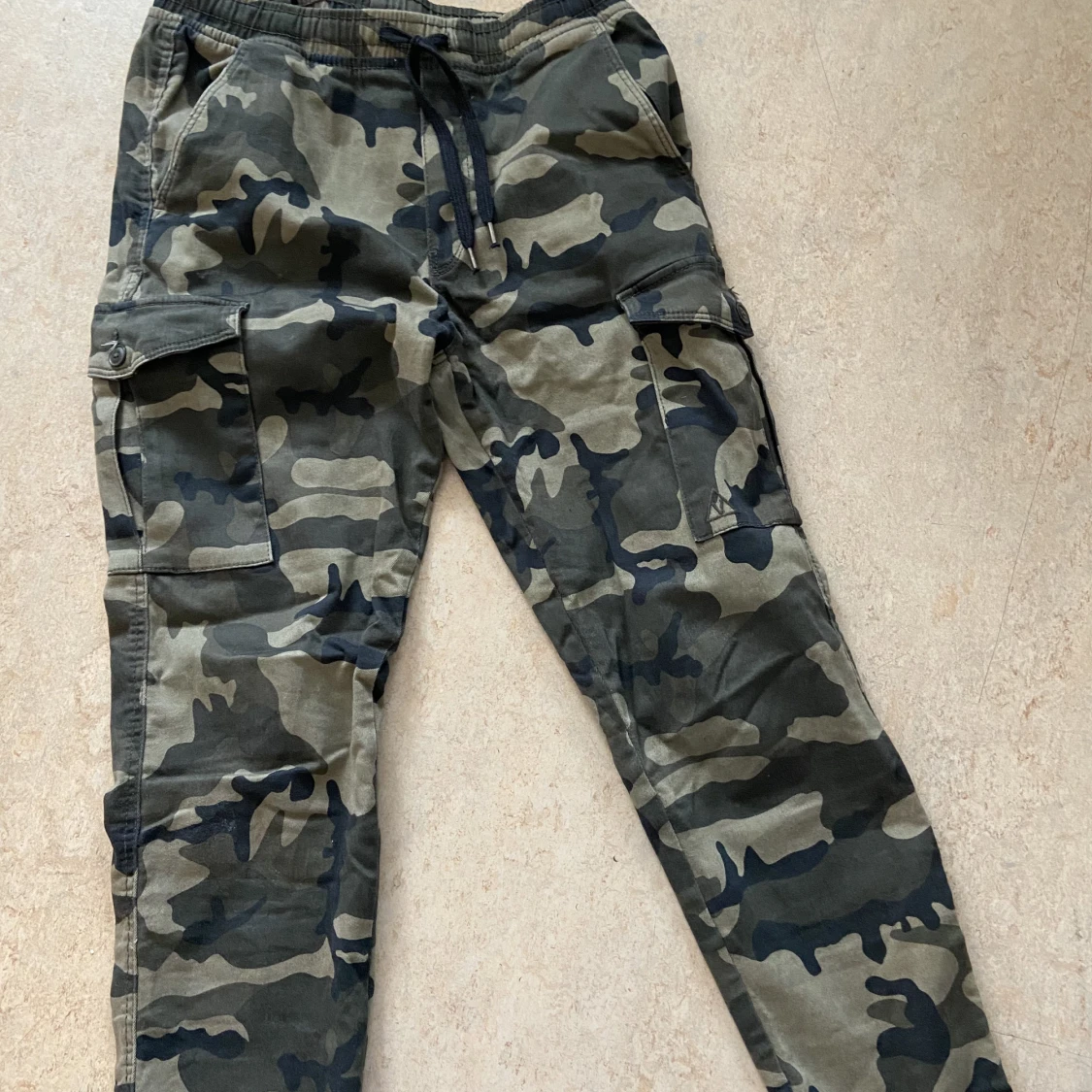 Camouflage cargobyxor