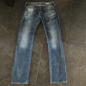 Low waist jeans - Jag säljer mina lågmidjade jeans ifrån replay i storlek S då dom inte passar