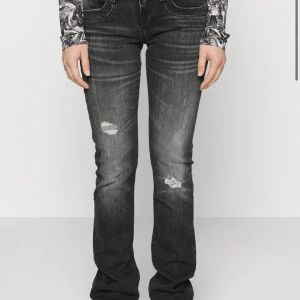 Ltb jeans valerie  - Ltb jeans från zalando jätte fint skick i storlek 28/32 men passar en 26 Skriv för fler frågor ❤️ köp direkt för 740 + frakt ❤️