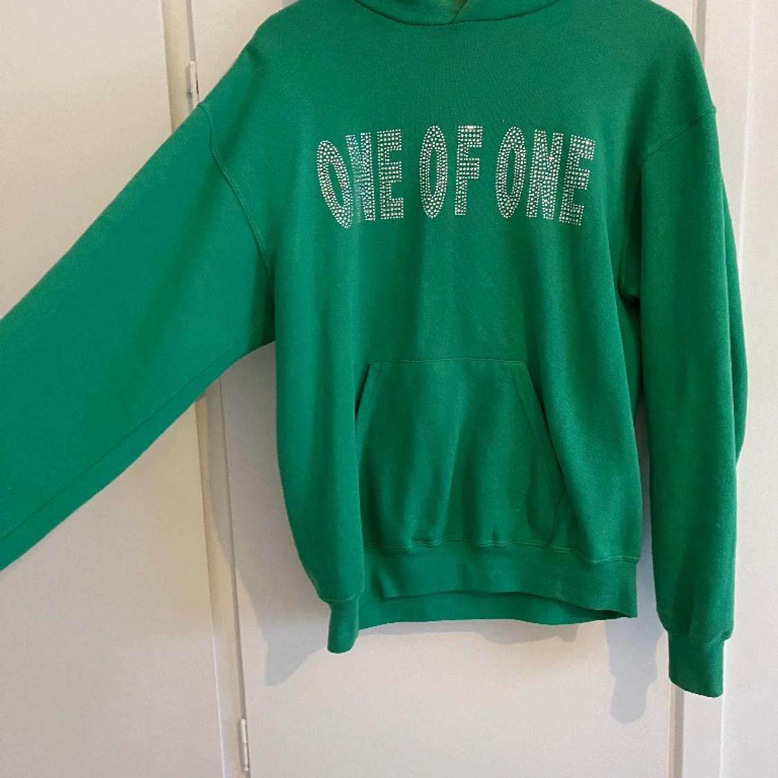 One of one hoodie grön - 90