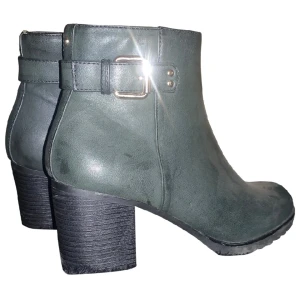 Boots - Boots med klack Använda en gång som nya