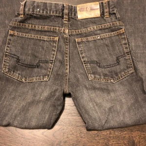 Snygga grå jeans - Baggy fit men skinny uppe