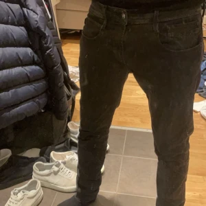 Armani jeans - Riktigt snygga och bekväma Armani jeans, riktigt bra skick nästan som nya, vid frågor och funderingar så tveka inte på att höra av dig🙌🏻