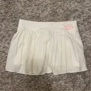 Tenniskjol - Säljer denna fina tenniskjol från von dutch😍 superfint skick 