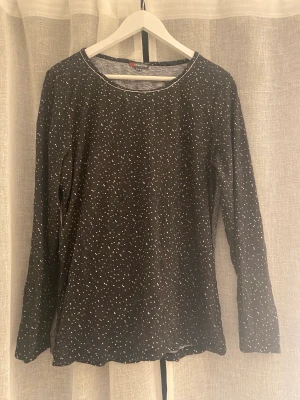 Prickig långärmad - Andvänd fåtal gånger, bra skick