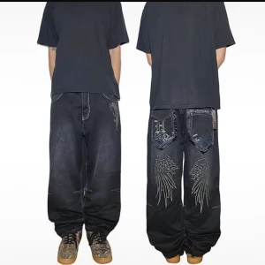 y2k byxor - haft dom få tal gånger 45 cm midja 